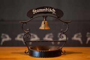 Hier am "Stammtisch'" in der guten Stube entstehen große Ideen und tiefe Freundschaften